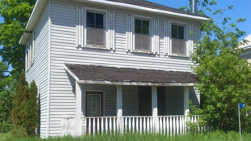 Actinolite Bed & Breakfast - Image 1