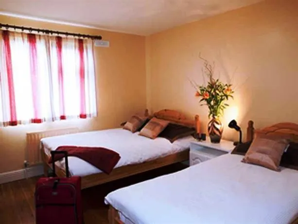 Gold Coast Holiday Homes & Suites - Image 1