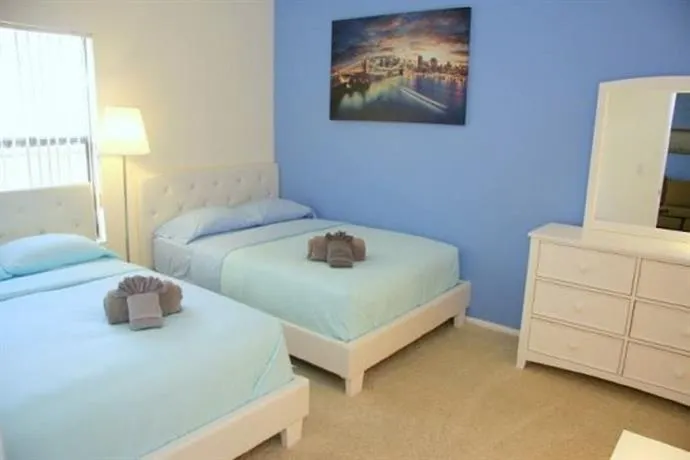 LA Luxury Vacation Apts By Stay City - Image 1