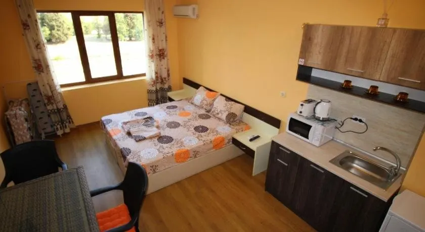 Chateau Del Mar Studio - Image 1