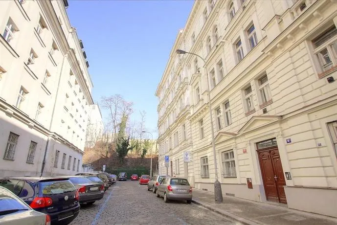 Botanical Garden Apartment - Image 1