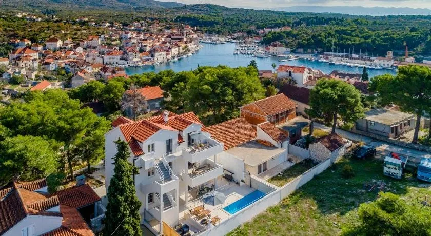 Villa Elaphusa - Image 1