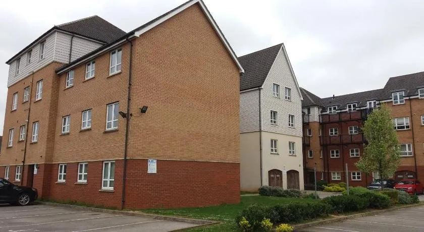 Leap Peridot Apartment - Near Northampton UNI - Image 1
