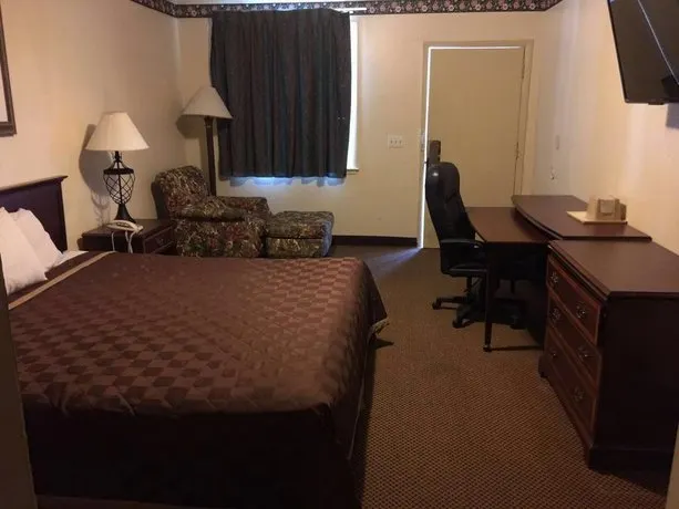 Deluxe Inn - Image 1