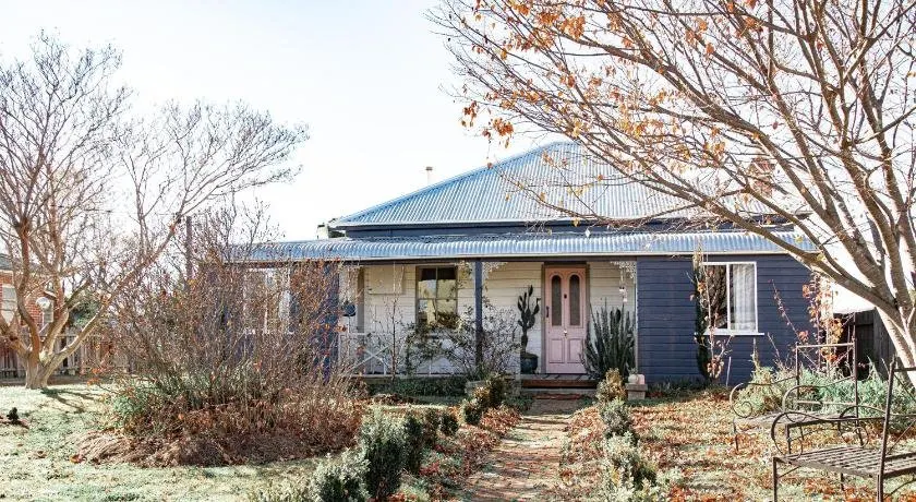 Blue Duck Cottage Village Comfort with Fireplace - Image 1