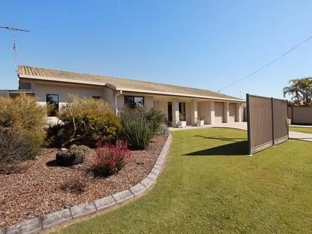 Bullando 18 Holiday House - Image 1