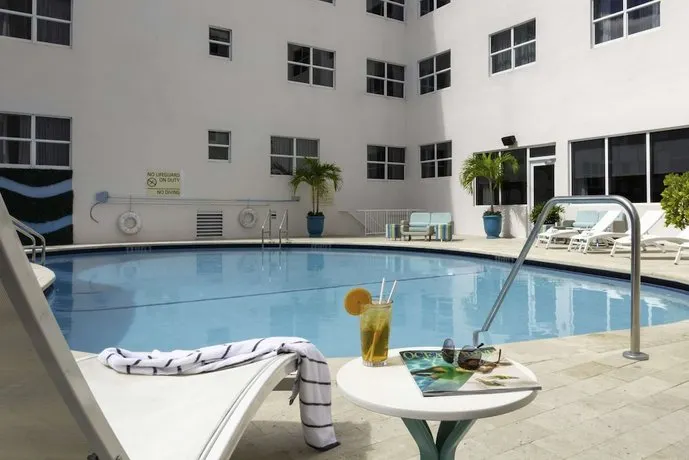 Hampton Inn Miami Beach - Mid Beach - Image 1