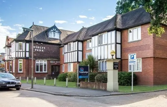 Travelodge Walton-On-Thames Hotel - Image 1