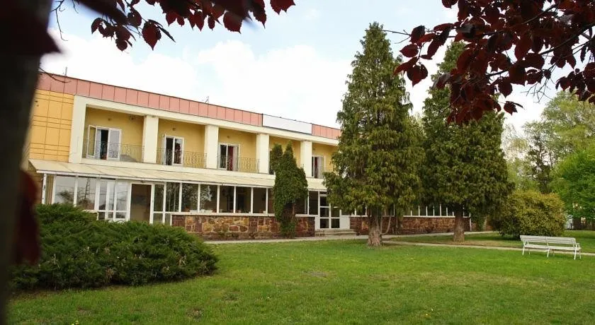 Vonyarc Hotel - Image 1