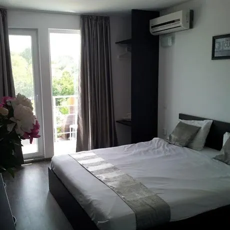Anacris Guesthouse - Image 1