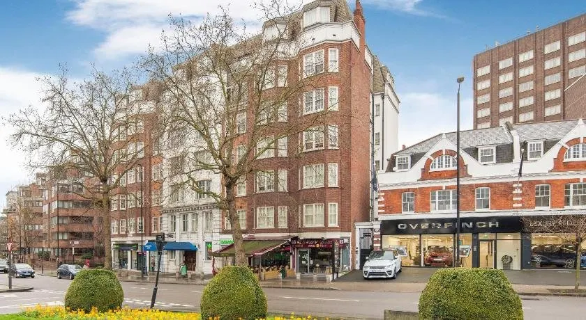 Regents Park Apartments - Image 1