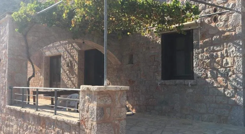 Leonidio Rock climbing house - Image 1