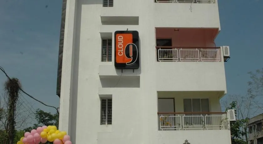 Hotel Silver Cloud 9 - Image 1