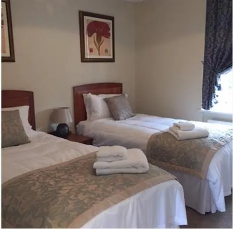 The West Wing at Everleigh Manor - Image 1