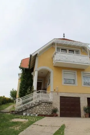 Vadszolo Vendeghaz Vonyarcvashegy - Image 1