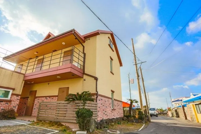 Jeju Rainbow House - Image 1