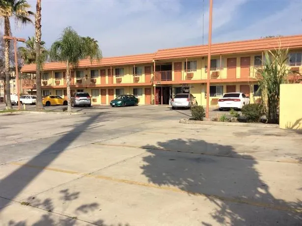 Economy Inn - Image 1