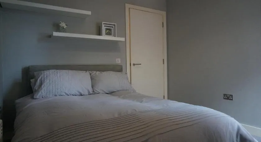 2 Bedroom Apartment - Close to Piccadilly Train Station / Edge of the Northern Quarter - Image 1