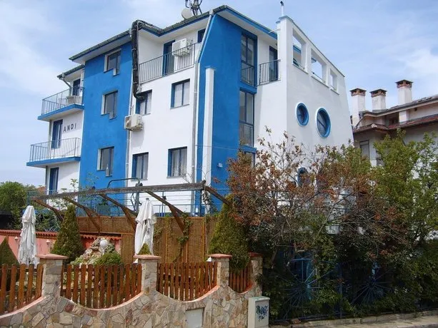 Andi Hotel - Image 1