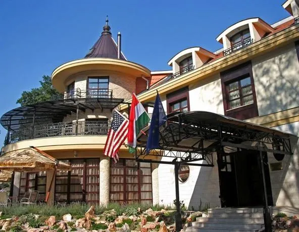 Hotel Kitty - Image 1