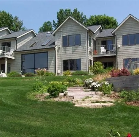 Bay Point Inn - Image 1