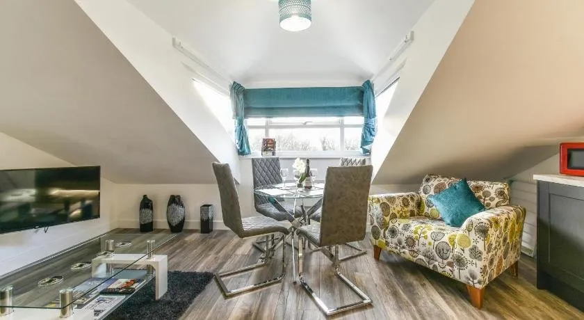 Windmill View Loft Apartment - Image 1