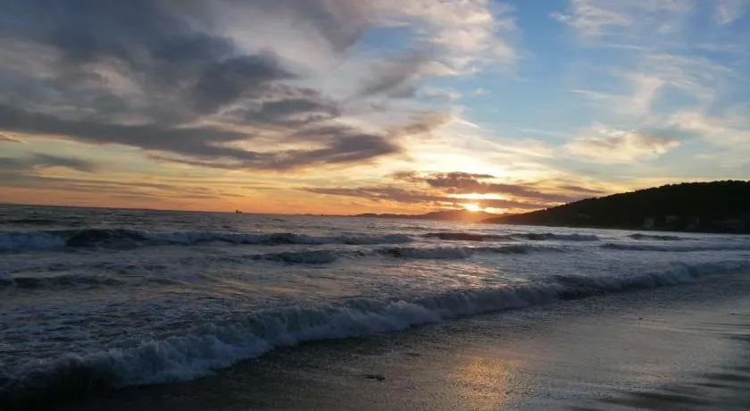 step to the sea - Image 1