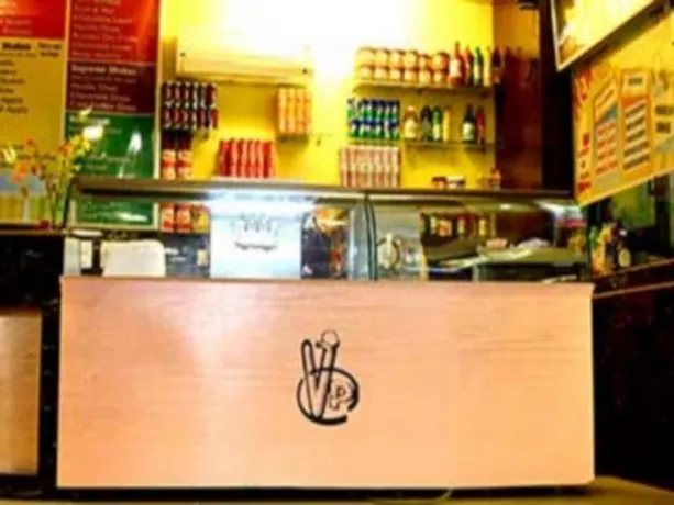 Hotel Vickys Plaza - Image 1