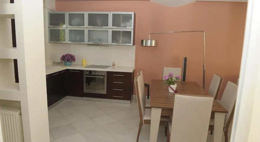 Garden House - Image 1