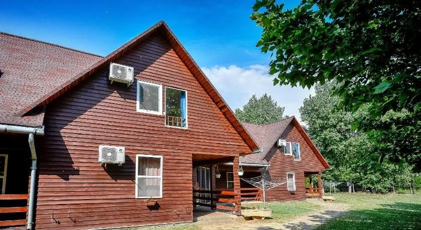 Oliver Inn Camping - Image 1