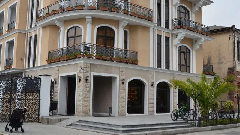 Leon Boutique Hotel - Image 1