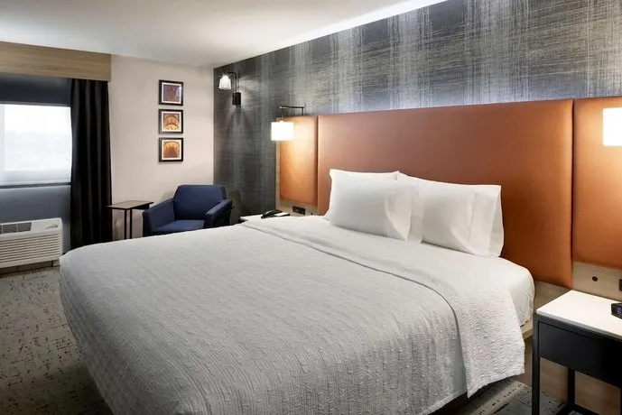 Newark Airport Hotel - Image 1