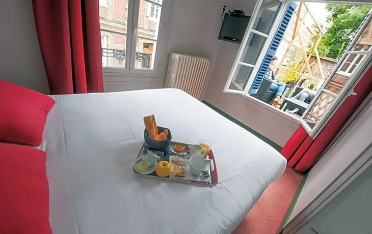 Celine (Hôtel de la Gare) - Image 1