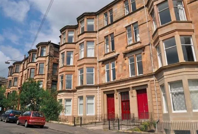 Queen Margaret Apartment - Image 1
