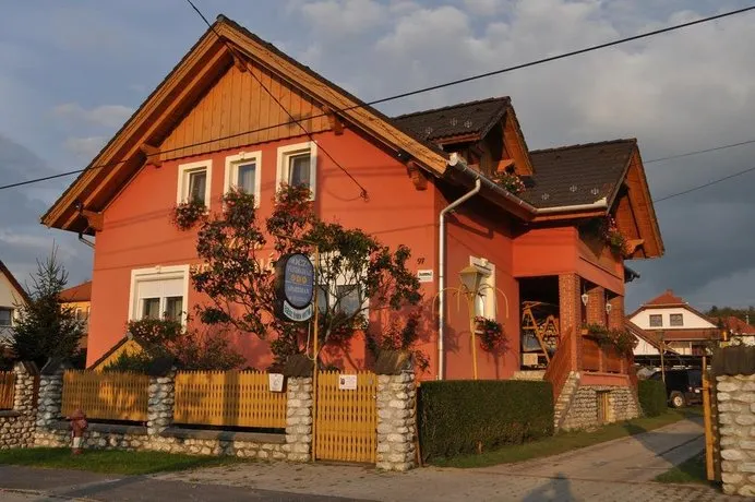 Hocza Vendeghaz - Image 1