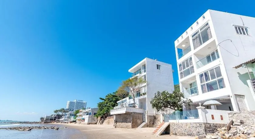Beachfront Palm Villa 21 Biet Thu Tren Bai Bien - Image 1