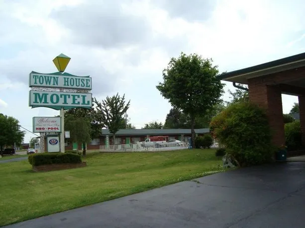 Town House Motel Tupelo - Image 1