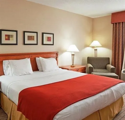 Holiday Inn Express & Suites Guelph - Image 1
