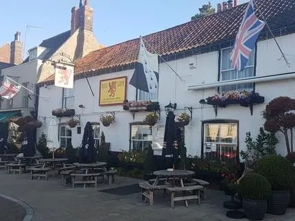 Red Lion - Image 1