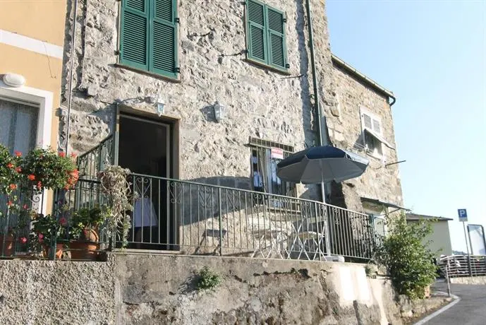 5 Lands Stone Cottage - Image 1