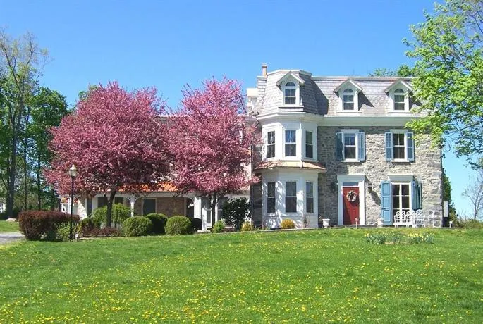 Fox and Hound Bed & Breakfast - Image 1