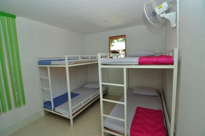Blanco Dorm Room & Restaurant - Image 1