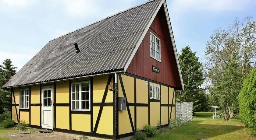 Holiday home with terrace - Image 1