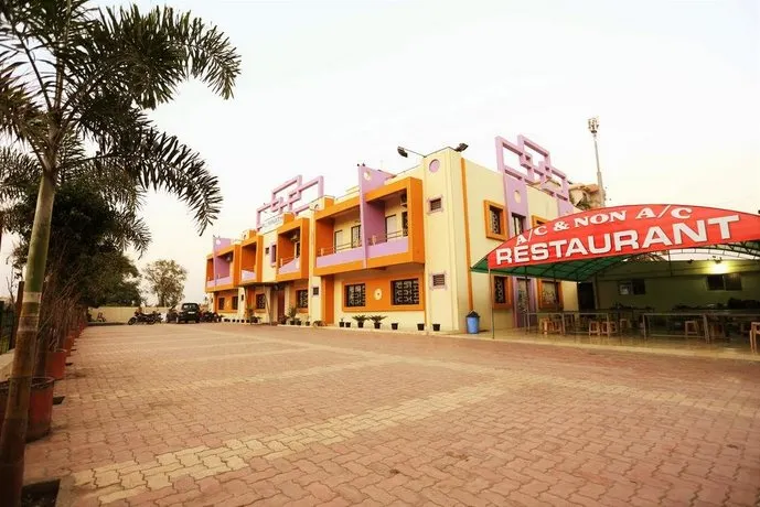 Hotel Somnath Sagar - Image 1