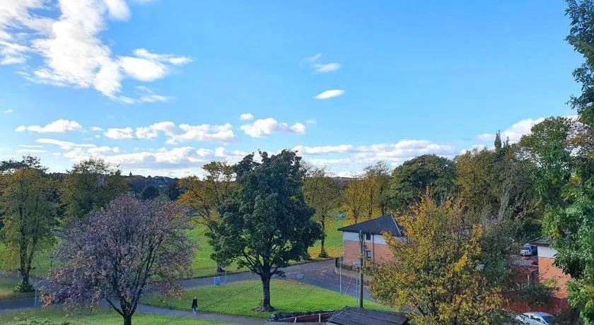 Dumbarton Hillview - Image 1