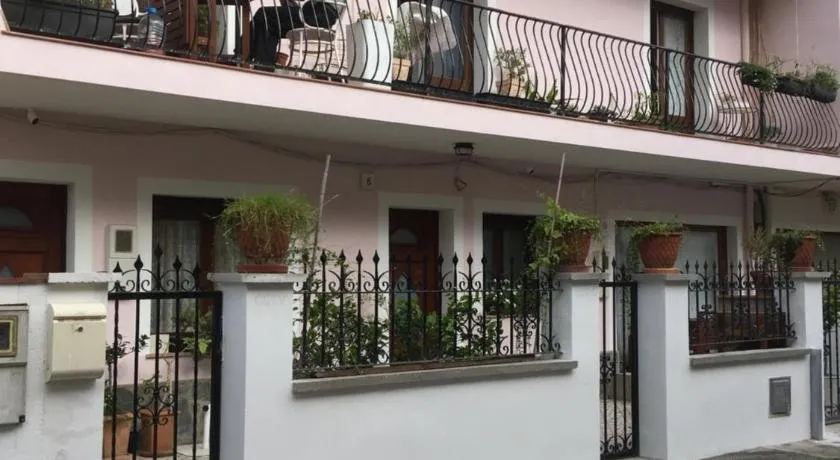 Apartment Montserrat - Image 1