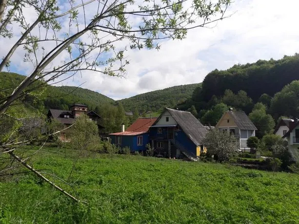 Vertical Hostel Mavrovo - Image 1