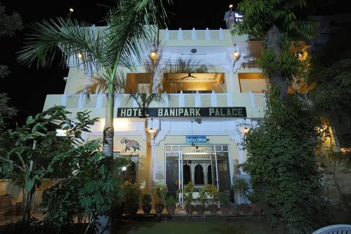 FabHotel Bani Park - Image 1