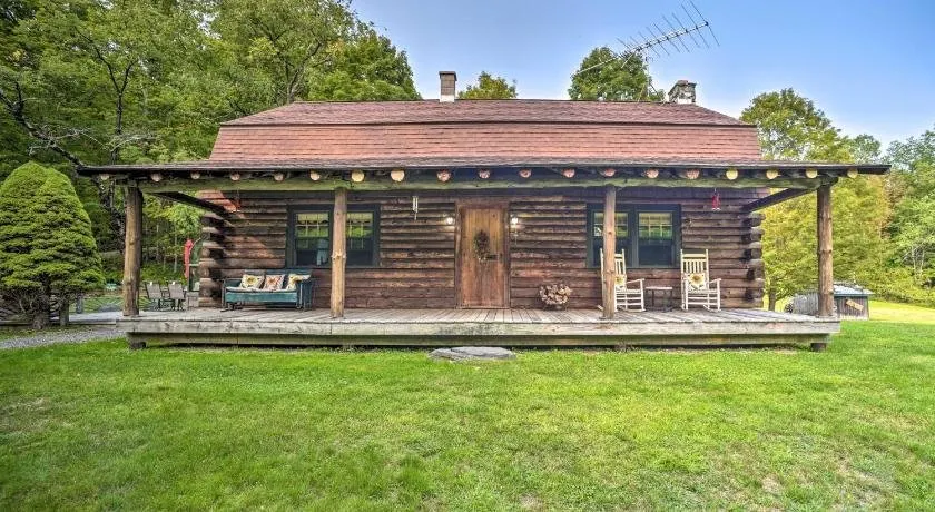 Hancock Log Home - 2Mi to Jiminy Peak Resort - Image 1