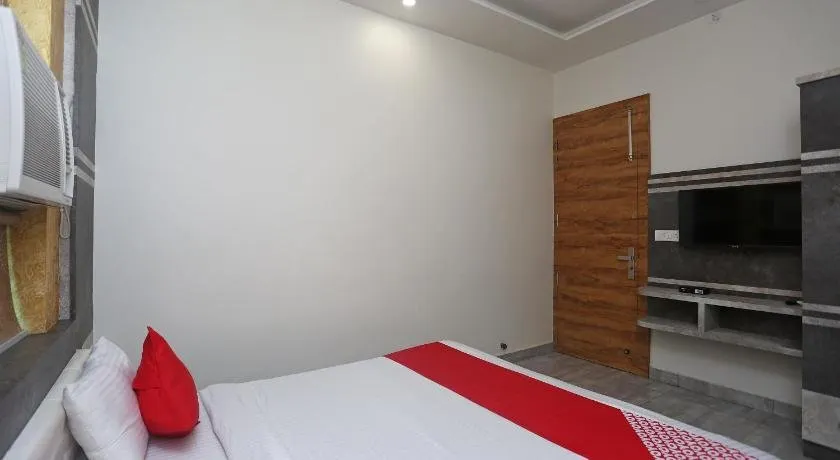 Tandoori Veg Hotel by OYO Rooms - Image 1